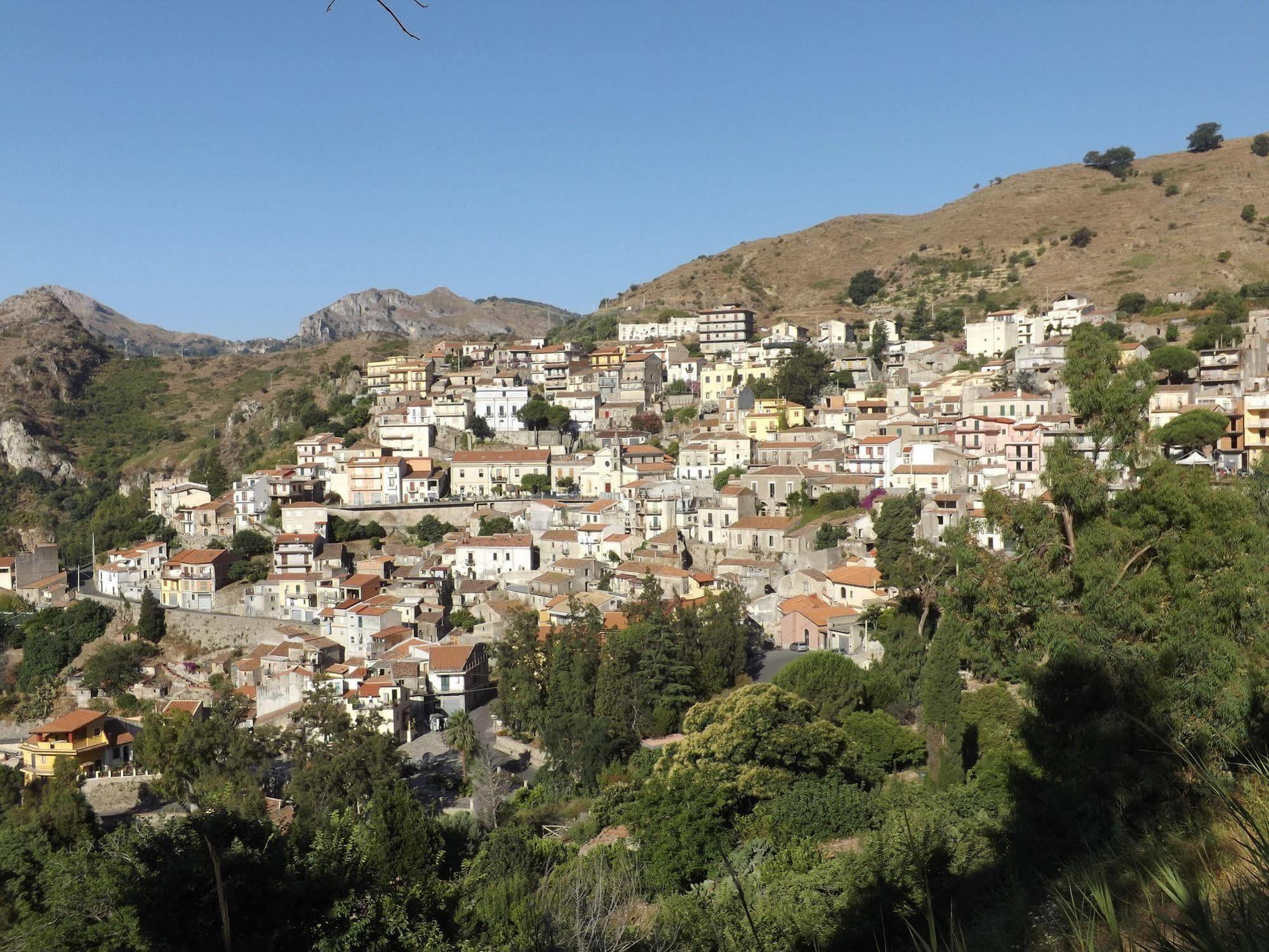 Albergo Diffuso Borgo Gallodoro Luaran gambar