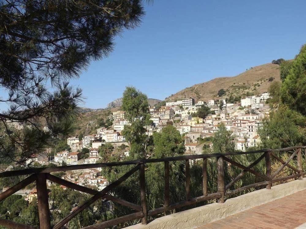 Albergo Diffuso Borgo Gallodoro Luaran gambar